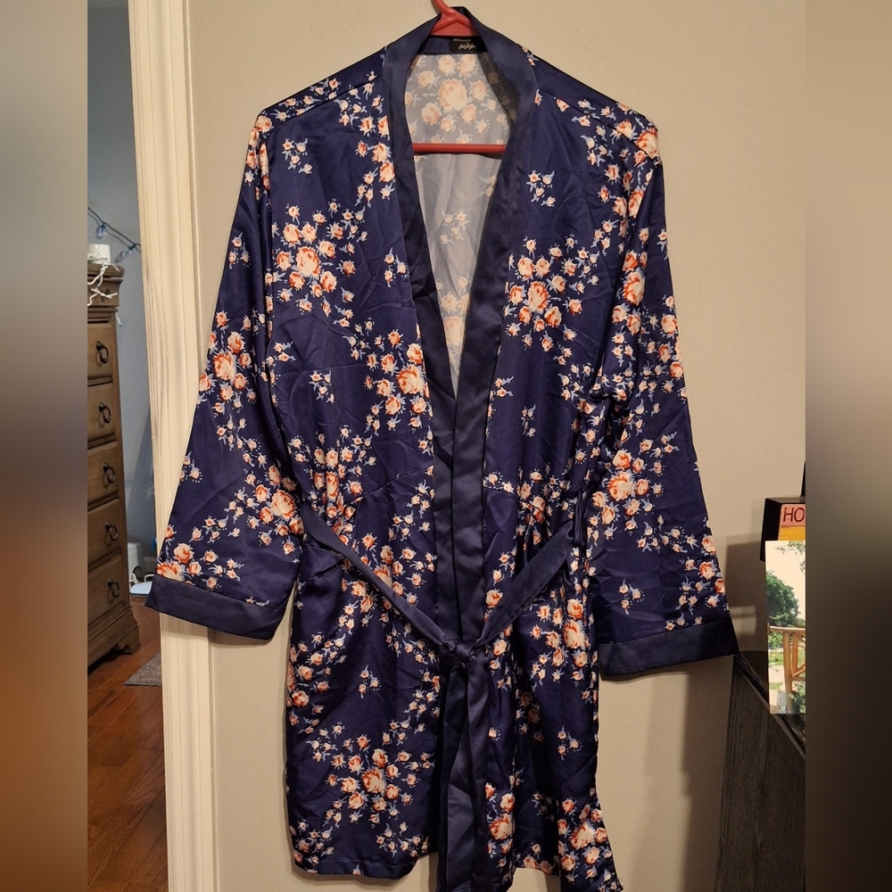 Morgan Lane Fit For Fun Midnight Blue Floral Wrap Silky Robe - Picture 1 of 9